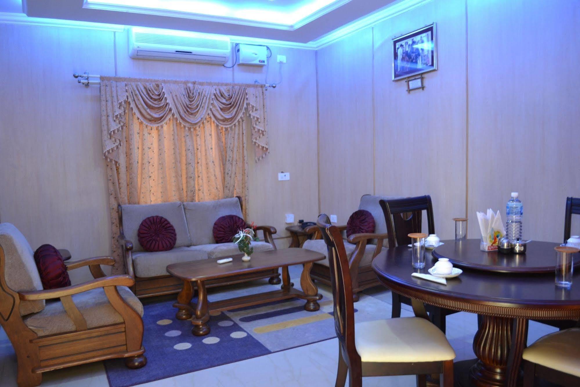 Kstdc Hotel Mayura Bhuvaneshwari Kamalapur Hampi Exterior foto